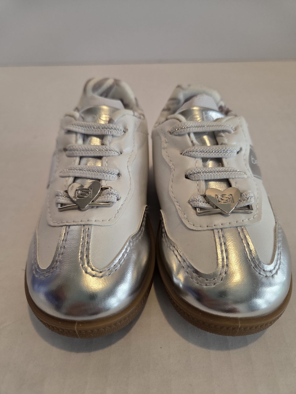 Kids White and Silver Casual Sneakers Toddler Size 5